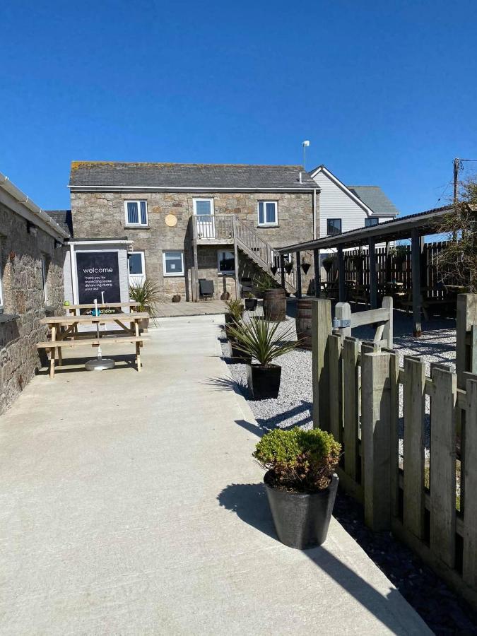 Wheal Rose -Beautifully Fitted Lodge Helston Cornwall エクステリア 写真